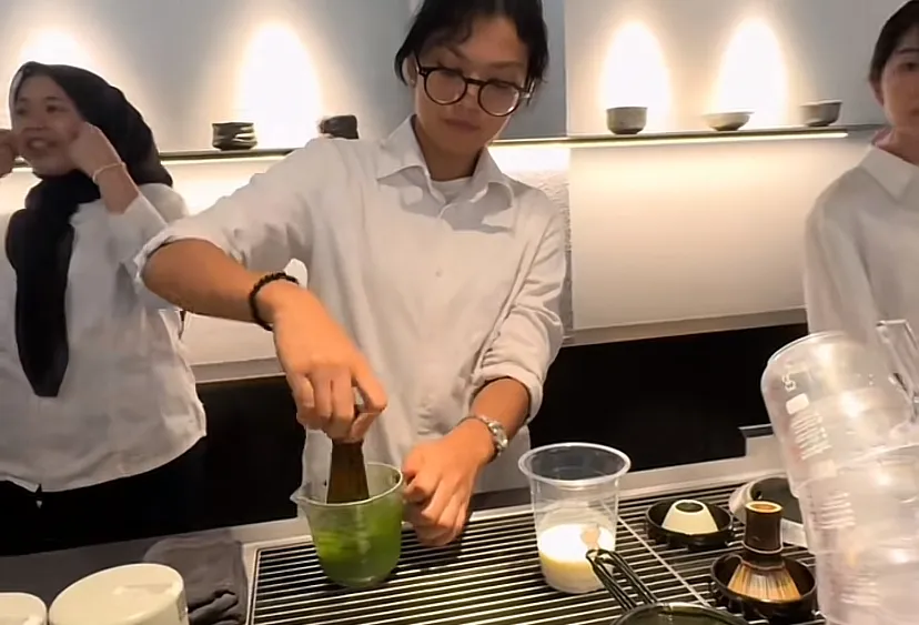 Gelagat Sharifah Shahirah Kacau Anak Kerja Barista [VIDEO] 