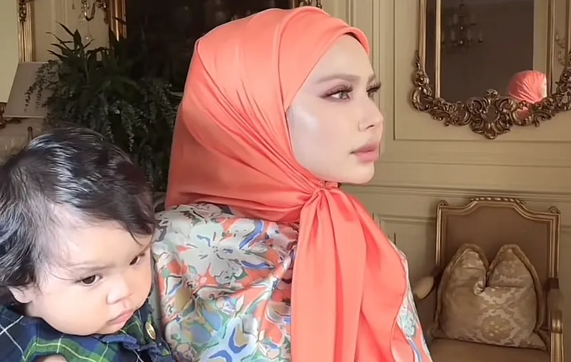 Aksi Lucu Che Ta Berlatih Dukung Cucu [VIDEO]