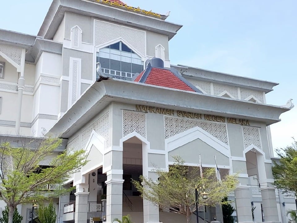 Remaja perempuan, 'kekasih' didenda RM5,000 khalwat dalam tandas kolej