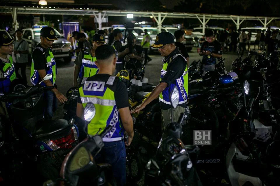 'Saya cuma nak isi minyak, bukan berlumba'