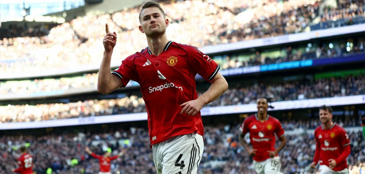 De Ligt selamatkan United