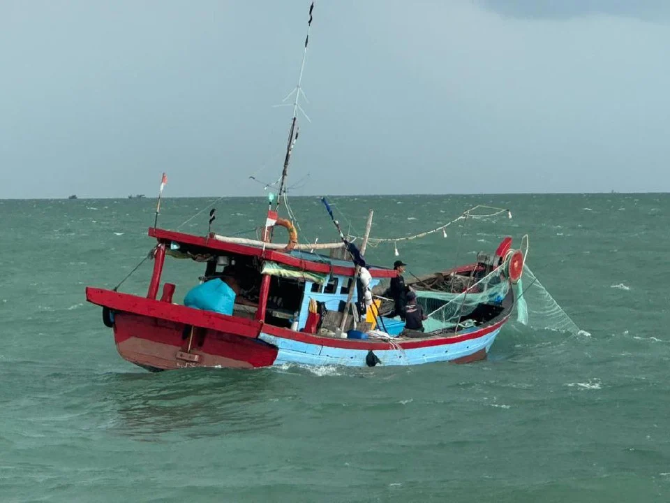 Ceroboh perairan negara, dua bot nelayan asing, 10 kru ditahan