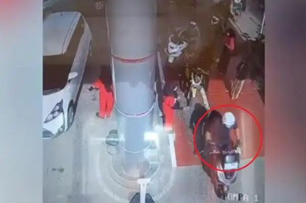 Penunggang motosikal berdesup lari selepas isi minyak penuh 