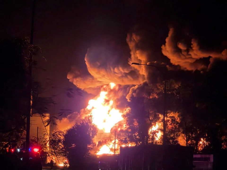 4 balai bomba dikerah padam kebakaran 2 kilang di Telipok