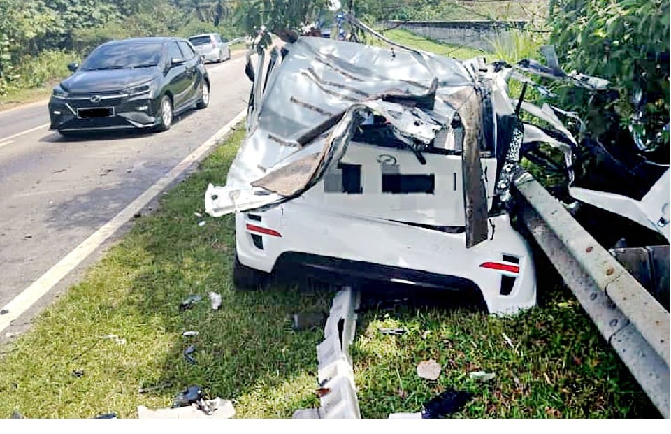Suami isteri maut, bayi cedera kemalangan 3 kenderaan