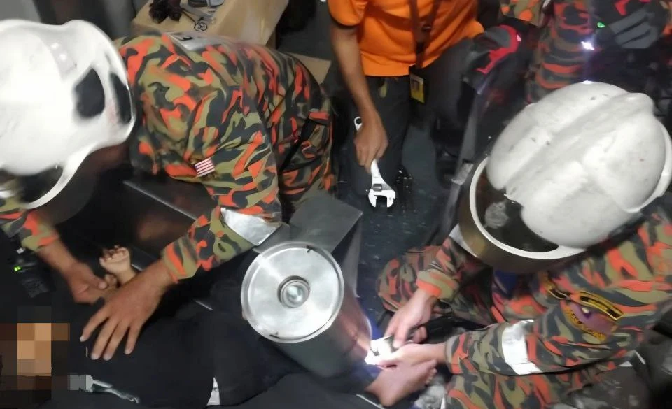 Adik usia 2 tahun tersepit mesin di KKIA, kakak umur 3 tahun terdedah radiasi