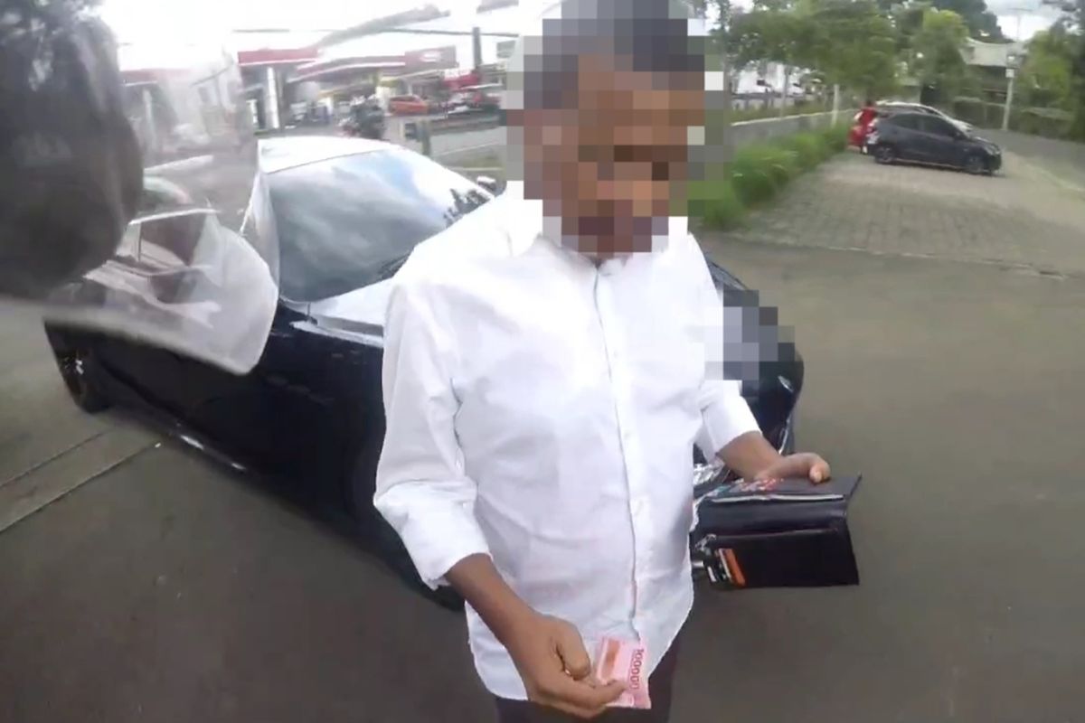 Cuba hulur wang, tapi yang dapat surat saman