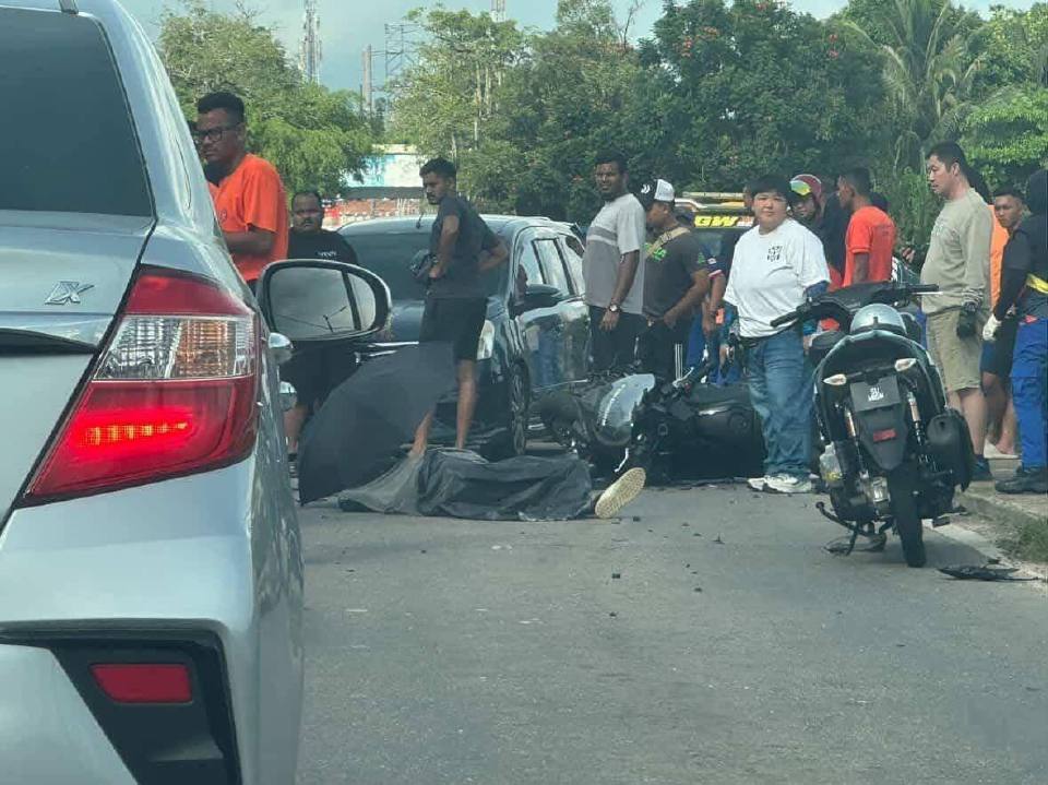 Warga Singapura maut, skuter T-Max bertembung kereta