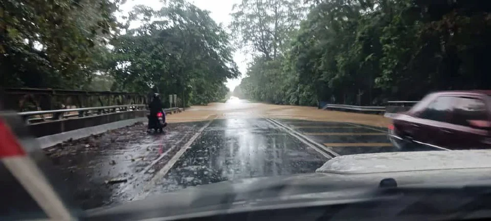 Wang Kelian terputus hubungan akibat tanah runtuh