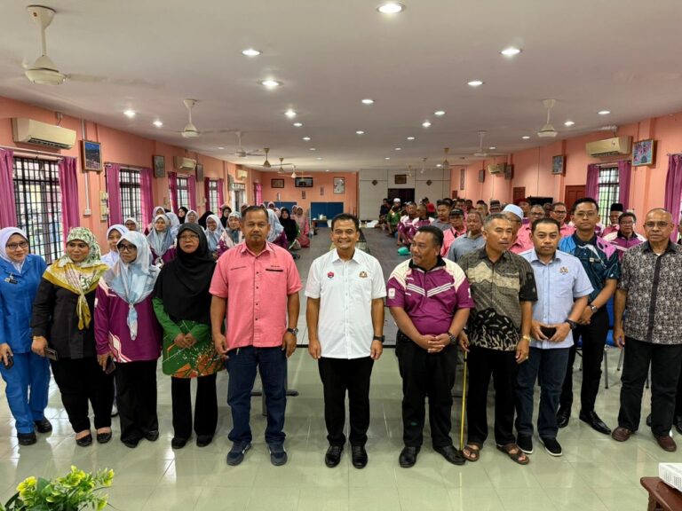 Zahari Santuni Warga Felda dan Komuniti OKU, Sampaikan Bantuan Kasih Johor