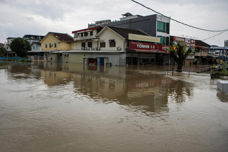 No November rent for 10,000 Kangar businesses hit by floods
