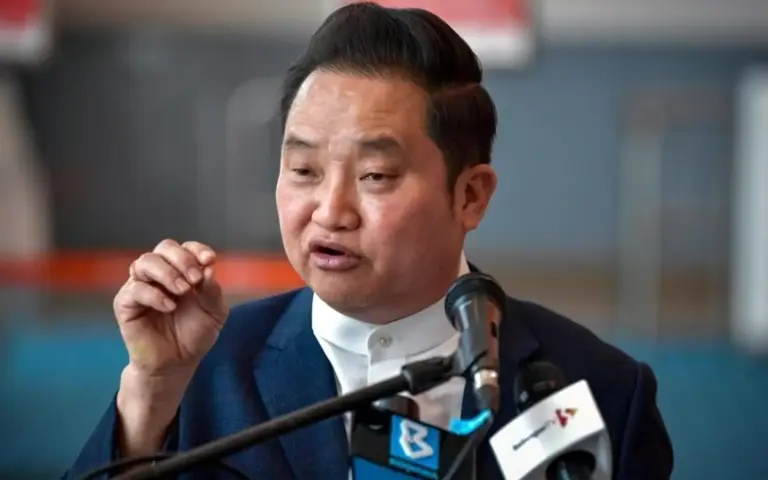 What legal provision bans pets at malls, ask lawyers