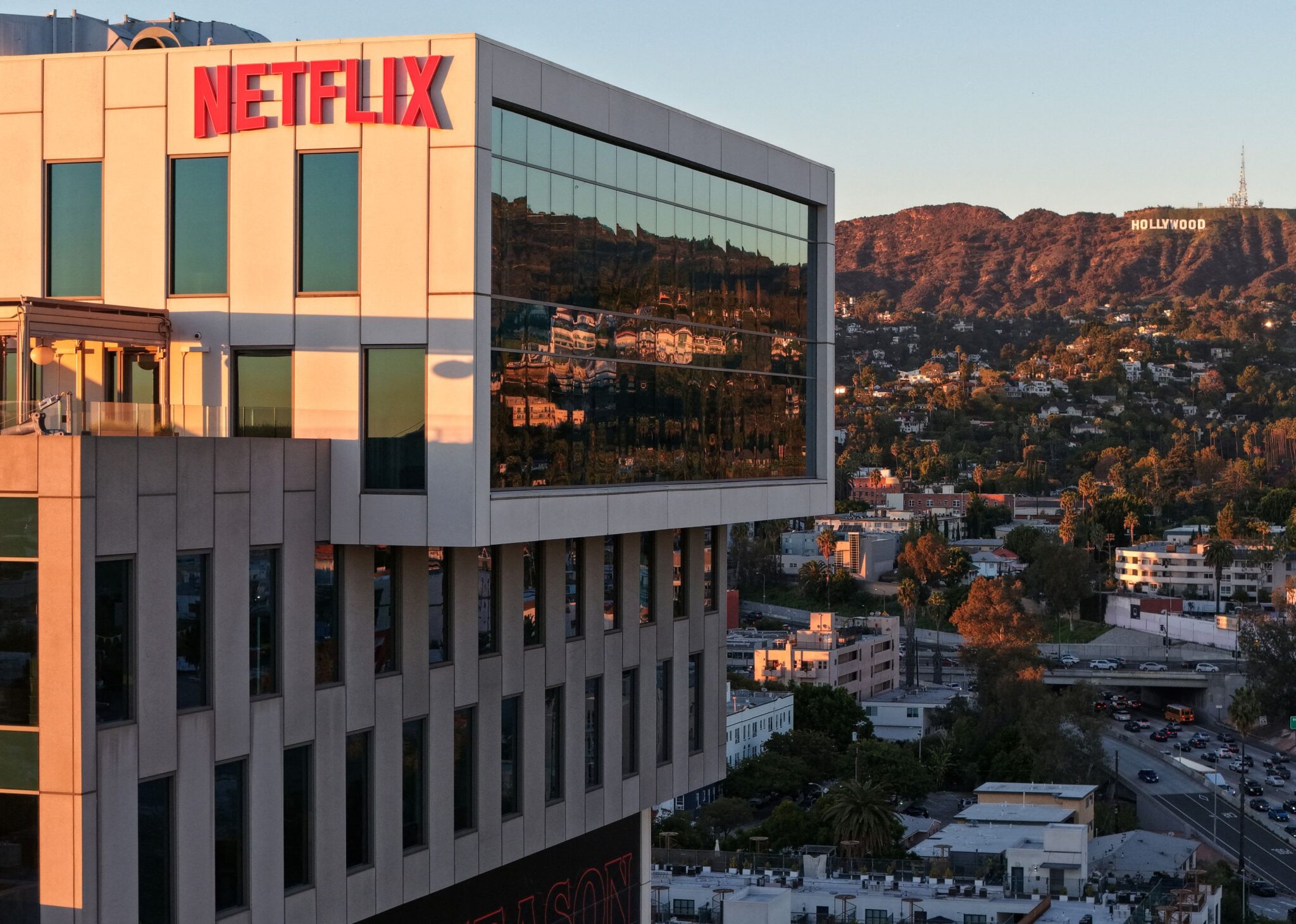 Netflix akan beli Warner Bros, harga hampir RM341 bilion