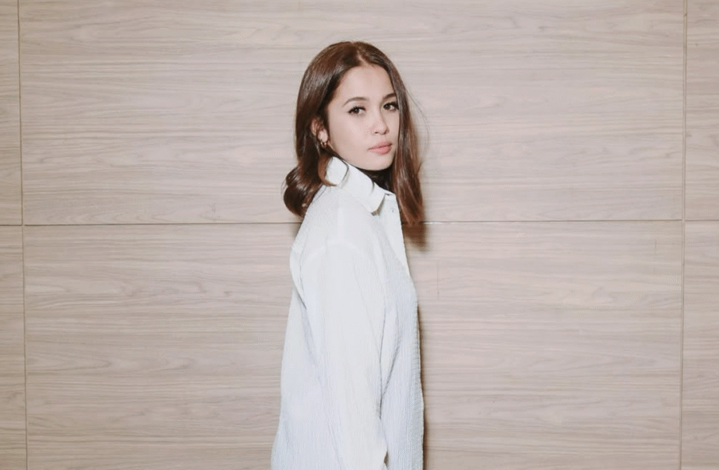 Ucapan Sarah Yasmin Kepada Emma Maembong Selepa Raih Aktres TV Popular Cetus Tanda Tanya