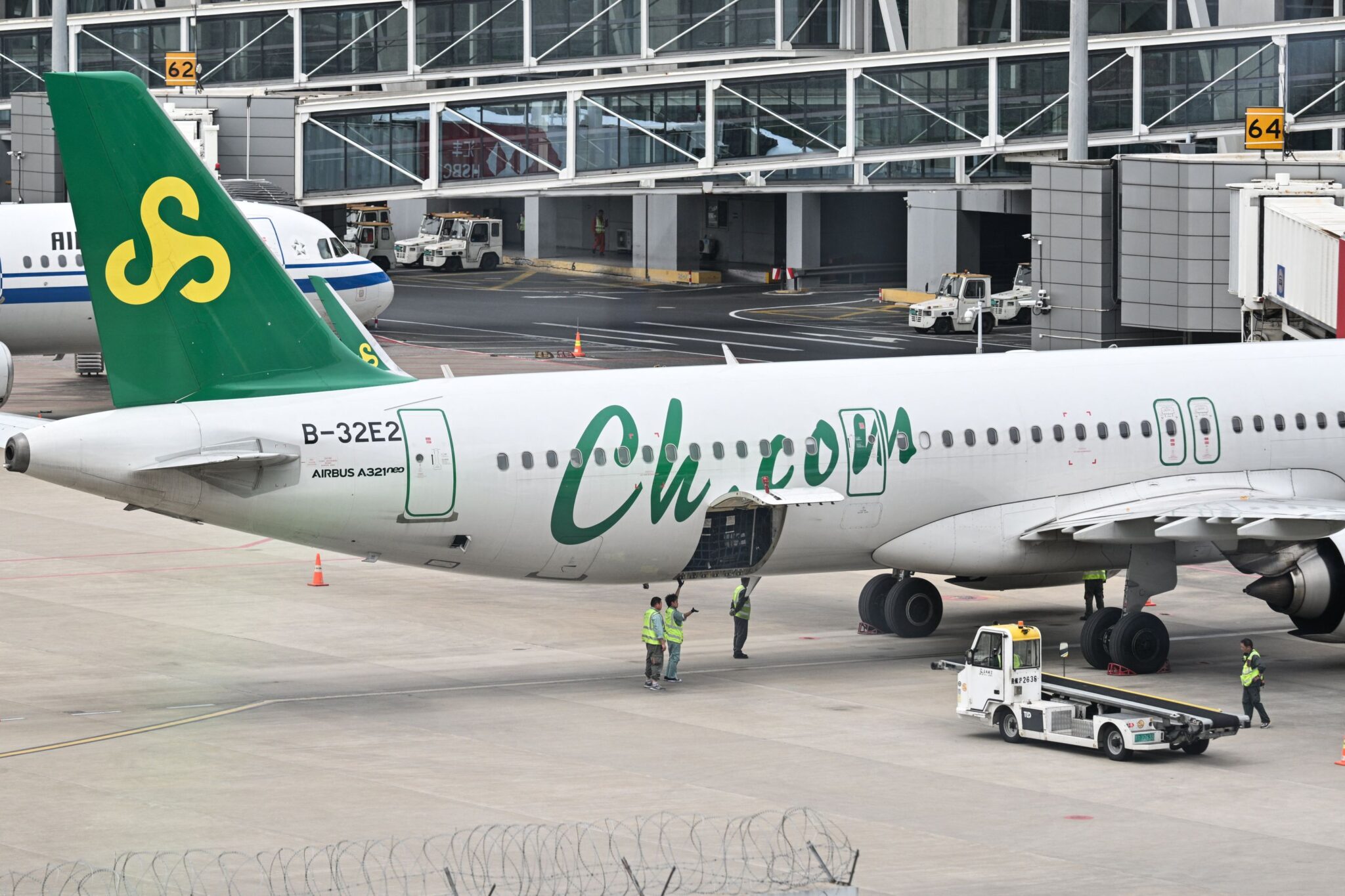 Mahu duduk bersama teman wanita punca pesawat mendarat cemas