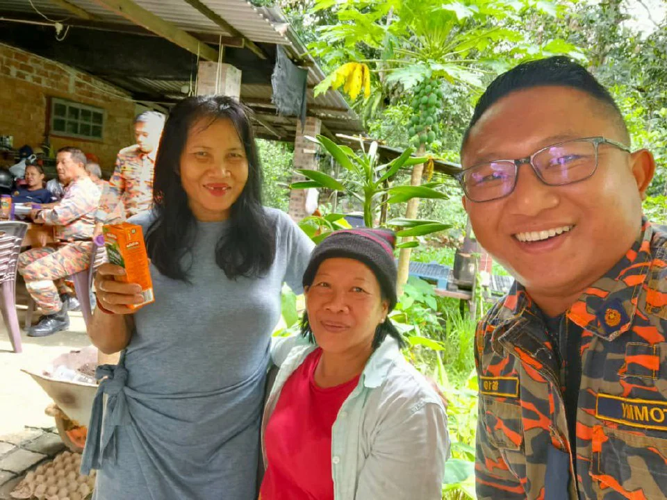 Lelaki lemas ketika mandi kolam