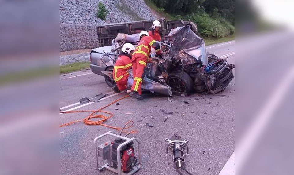 Anggota tentera maut nahas dua kenderaan