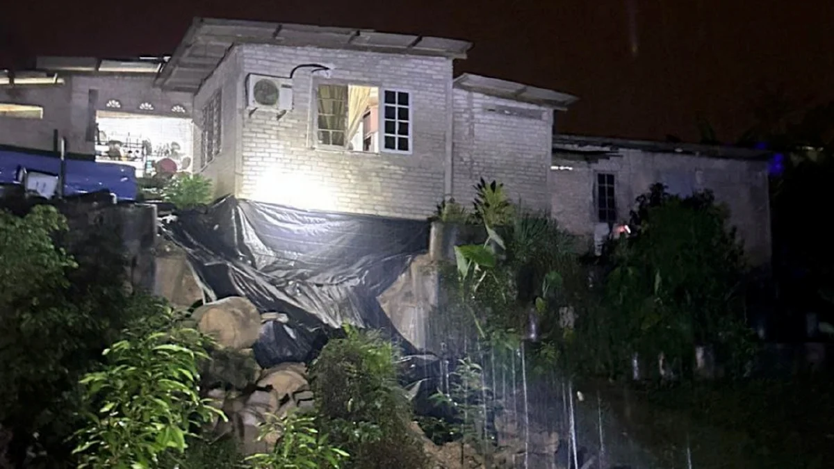 Cerun runtuh, 12 termasuk pesakit strok dipindahkan