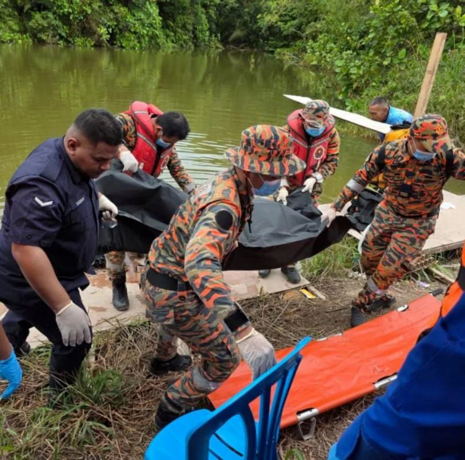 Lelaki lemas ketika mandi kolam