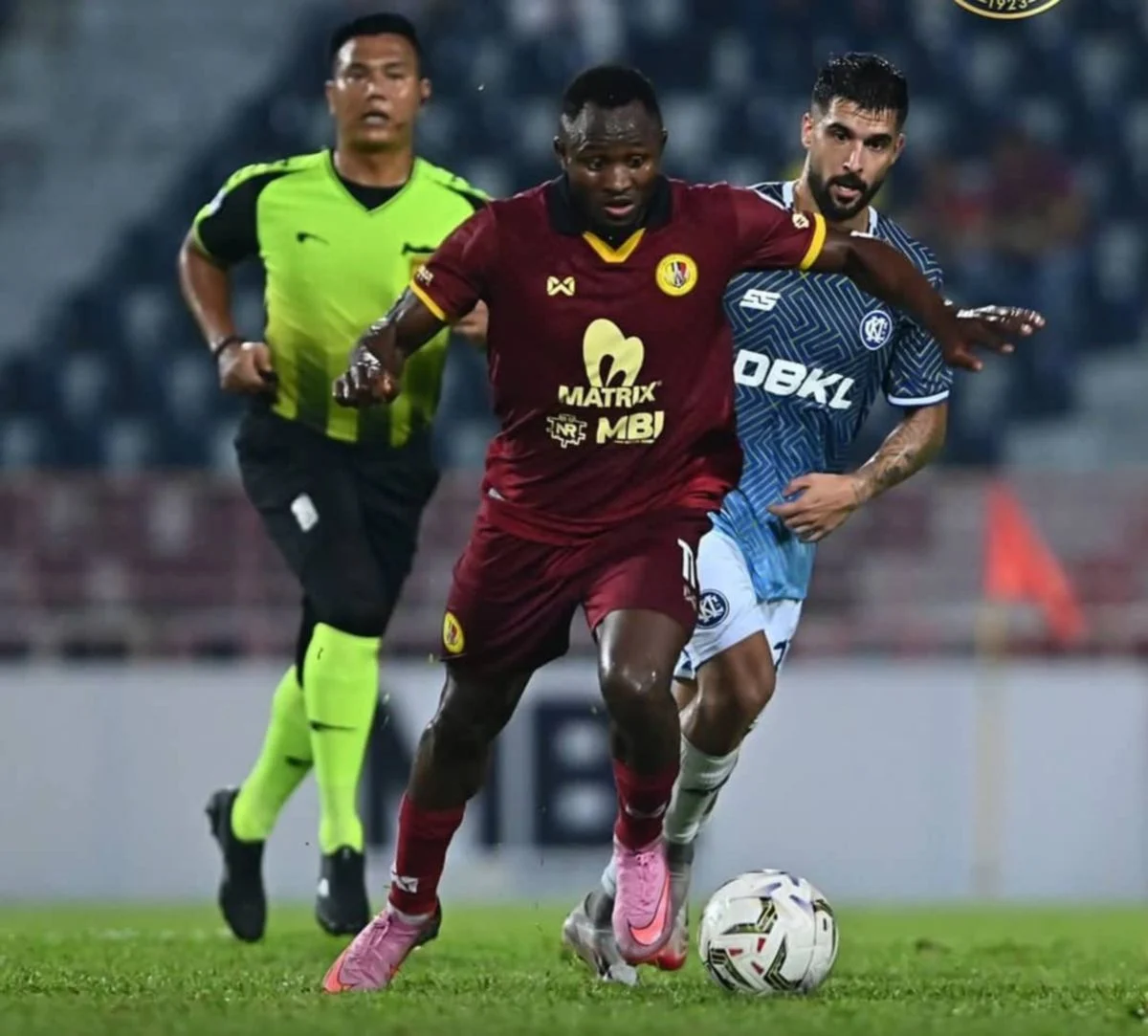 Negeri Sembilan ikat KL City di Paroi