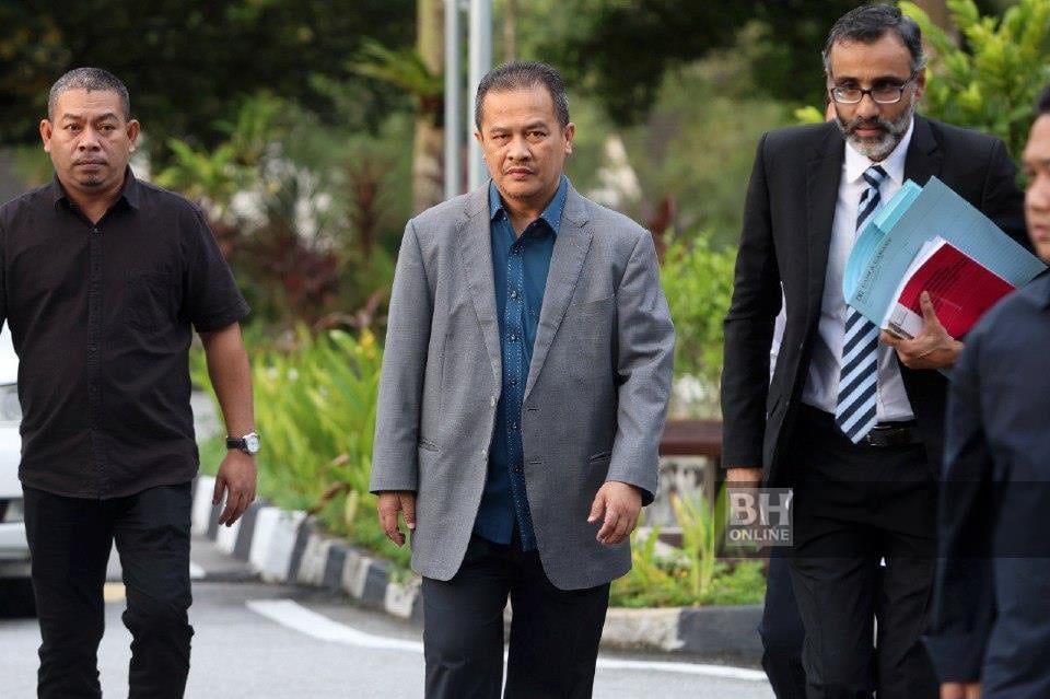 Ahli Parlimen Padang Serai tiba di mahkamah untuk pertuduhan rasuah