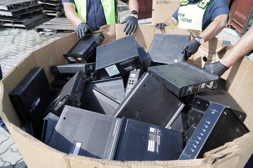 JKDM gagal cubaan seludup sisa elektronik bernilai lebih RM3.06 juta