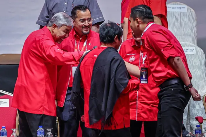 Zahid urged Akmal to reconsider quitting, says delegate