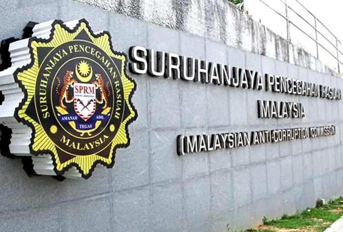 MACC remands two people, including a senior Navy officer, in RM2mil corruption case