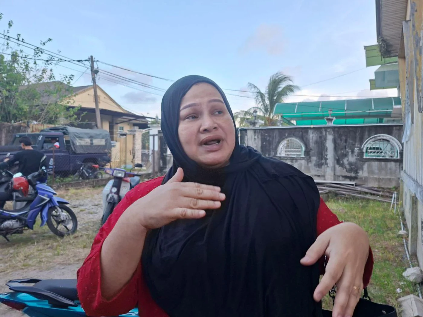 Housewife watches in horror as elderly neighbour perishes in fire