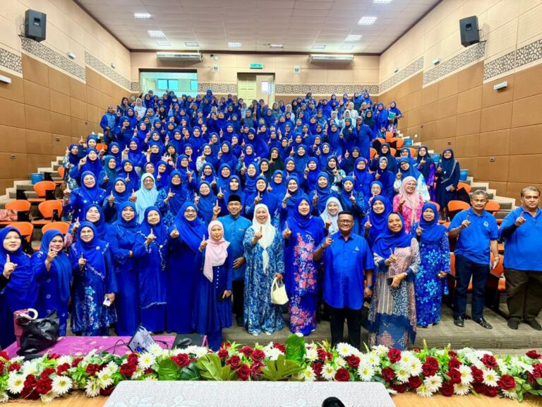 Shahaniza Hargai Semangat Wanita UMNO Laksana Gerak Kerja Akar Umbi