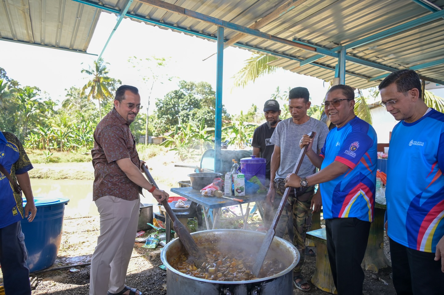 Dr Asyraf Wajdi Santuni Rakyat Gerik, Perkukuh Jalinan Ukhuwah