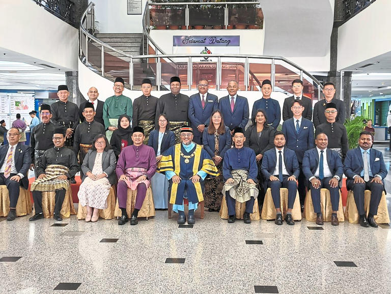 Subang Jaya mayor demands quick response to complaints from ratepayers