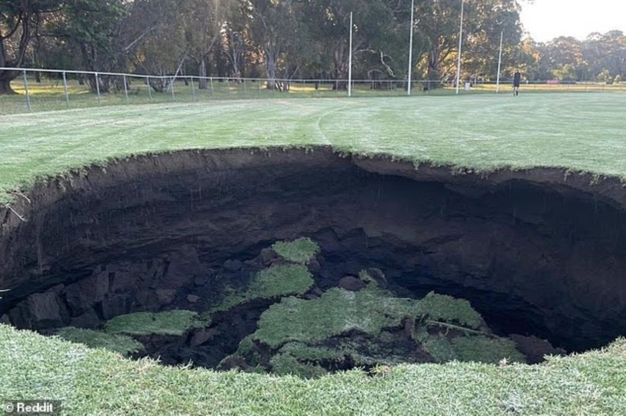 Lubang benam gergasi perkara biasa – Pakar geologi