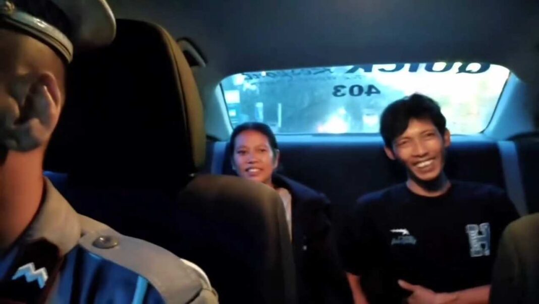 Isteri mengidam naik kereta polis