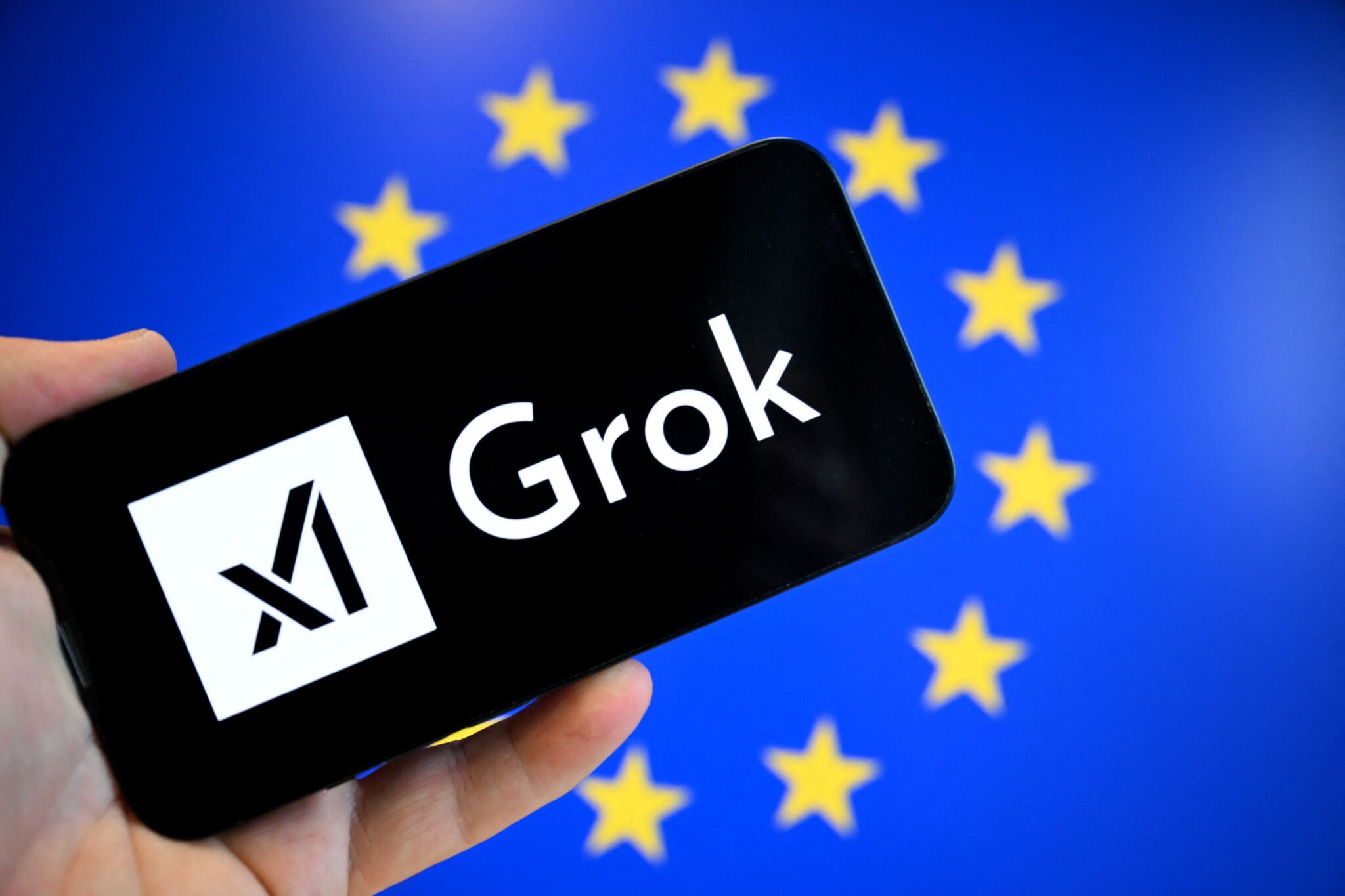 Polis berkas lelaki cipta 500,000 imej ghairah selebriti