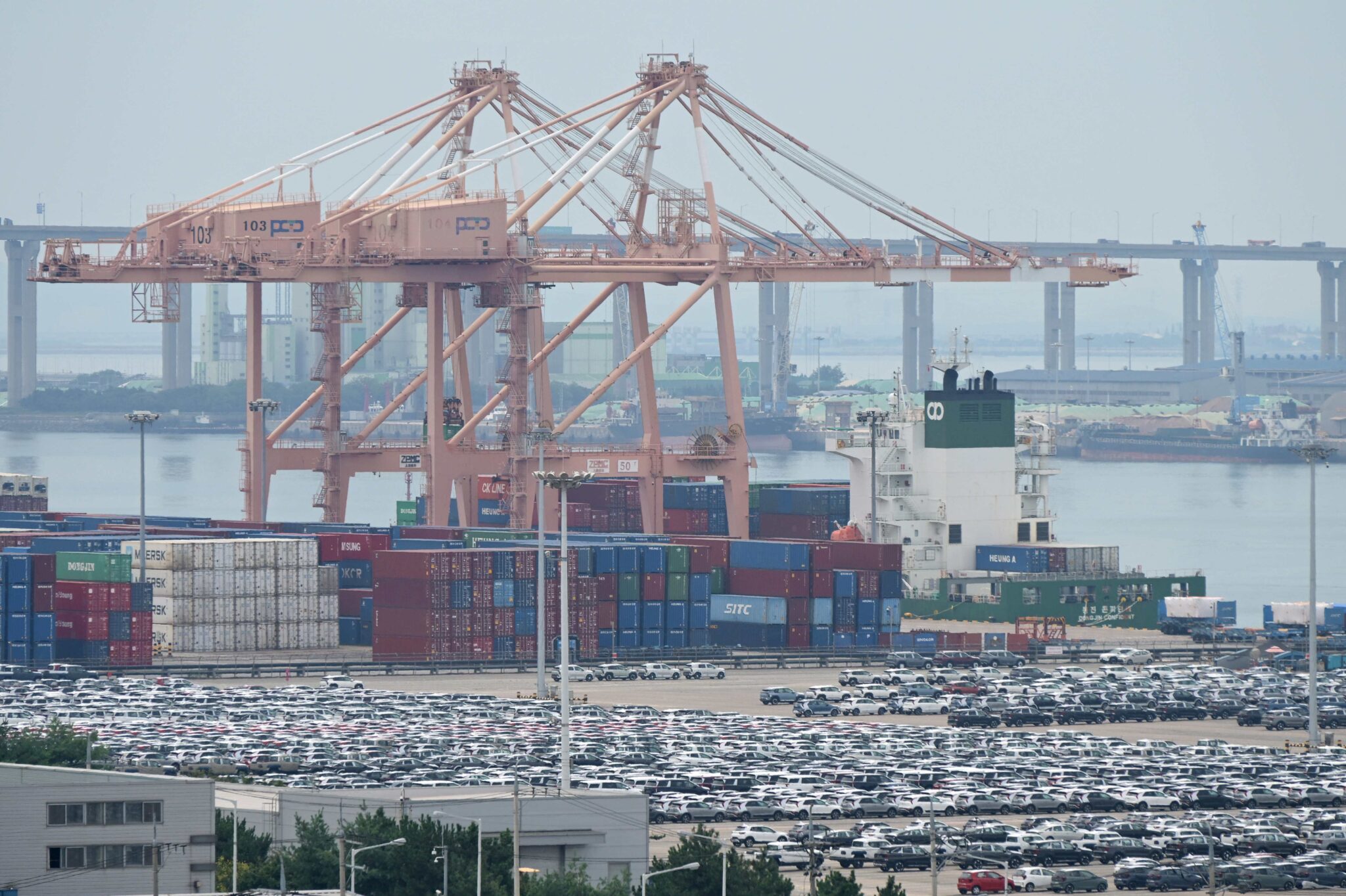 Trump ancam naikkan tarif terhadap Korea Selatan