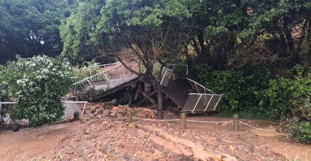Tapak perkhemahan popular New Zealand ditimbus tanah runtuh