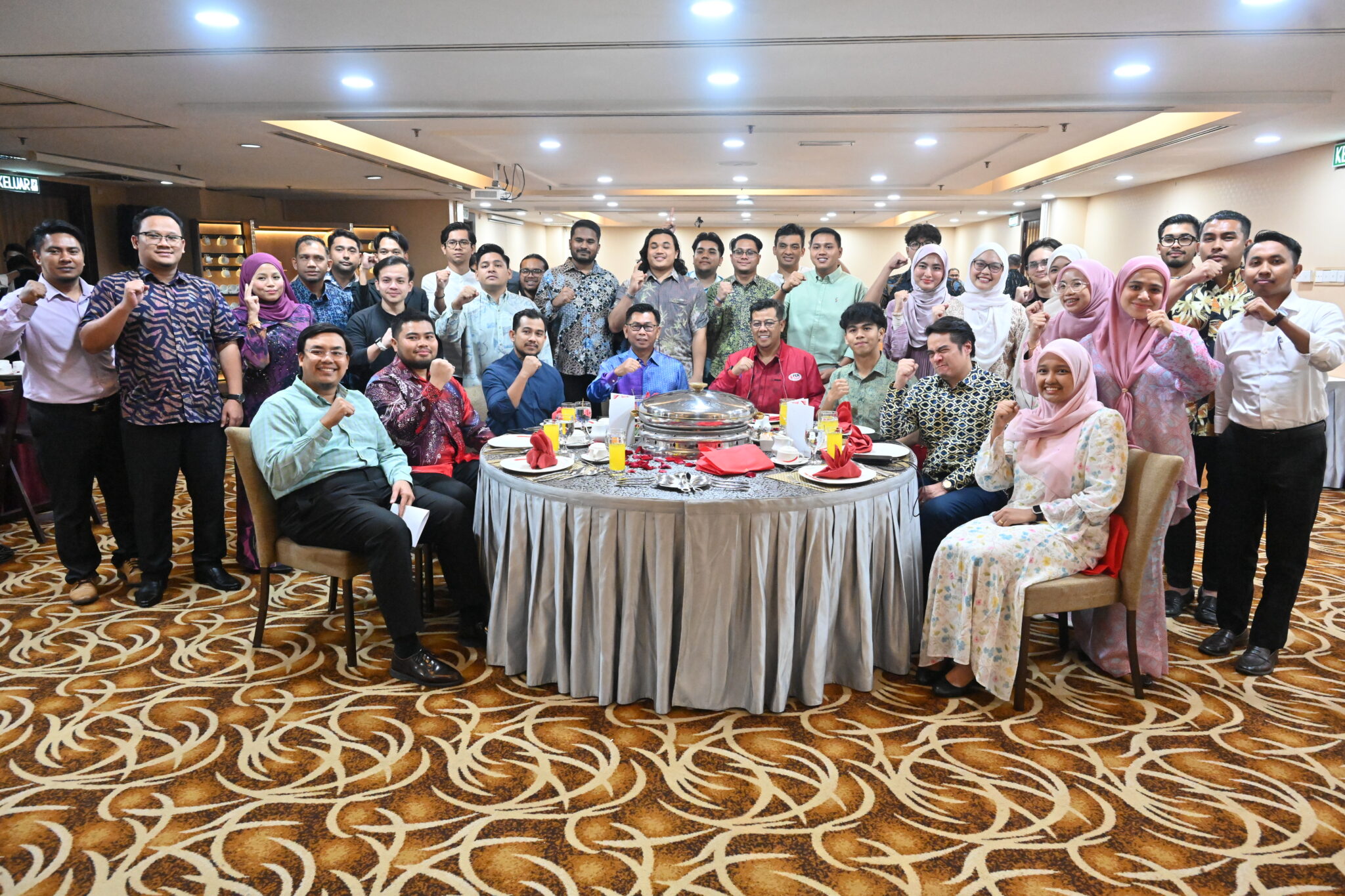 Jadikan PAU 2025 Penentu Hala Tuju, Jangan Biar Parti ‘Diracik-racik’ – Mohd Razlan