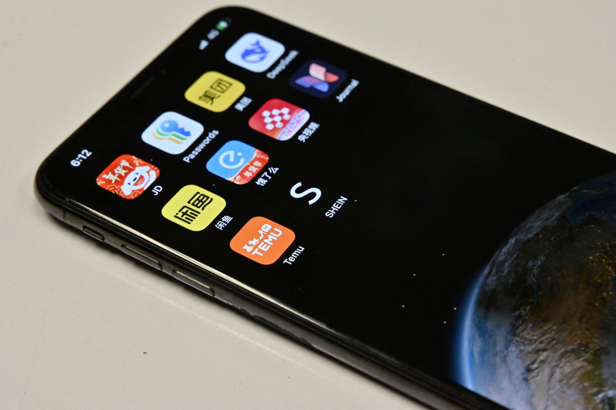 Sudah mati pun pejabat hantar mesej pasal kerja