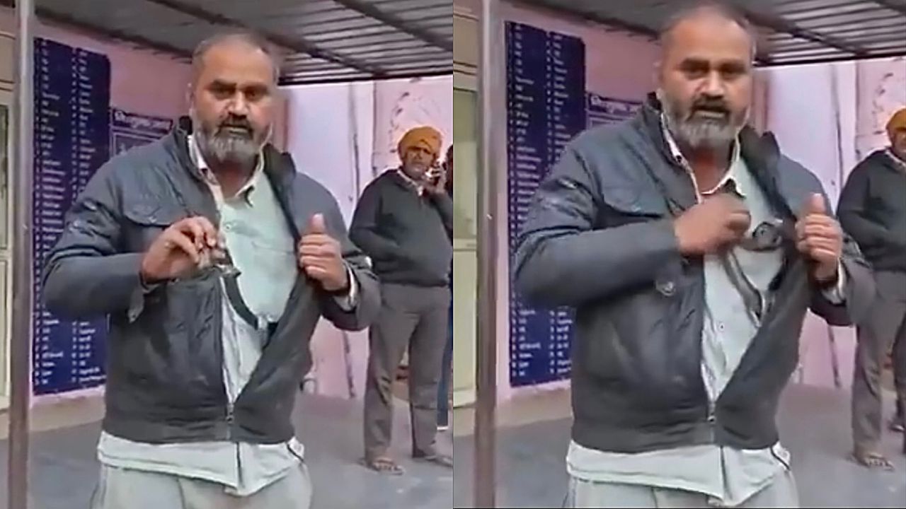 Lelaki kena patuk, bawa ular pergi hospital