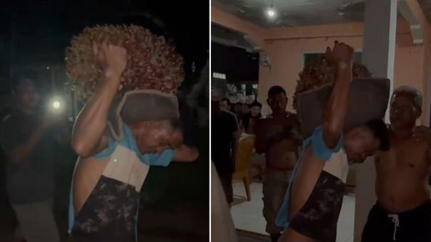 Pencuri berarak sambil junjung kelapa sawit