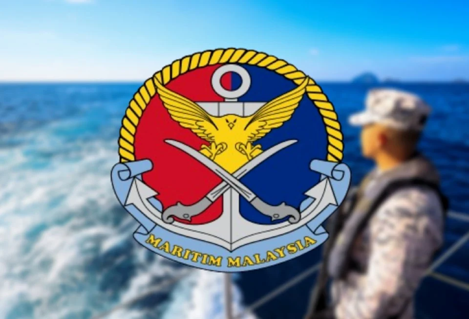 Bot terbalik: 4 pencandat sotong berpaut pelampung tunggu diselamatkan