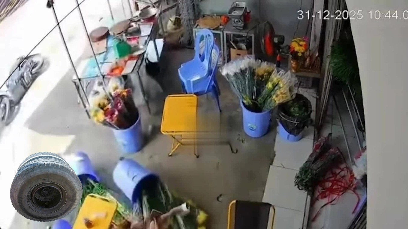 Wanita dilanggar tayar ‘terbang’