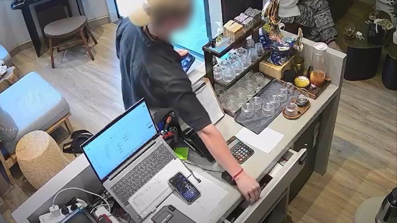 Pelancong kebas duit dari laci spa 