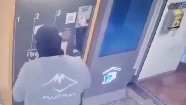 Bayar parkir selepas rompak lebih RM164 juta