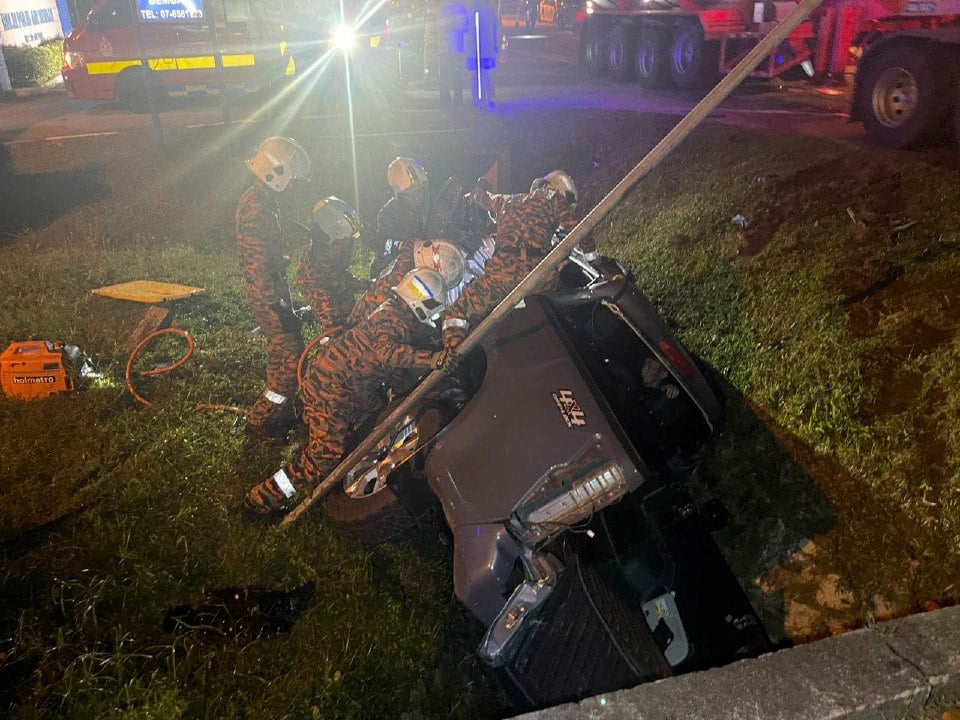 Penumpang maut, dua pacuan empat roda bertembung.