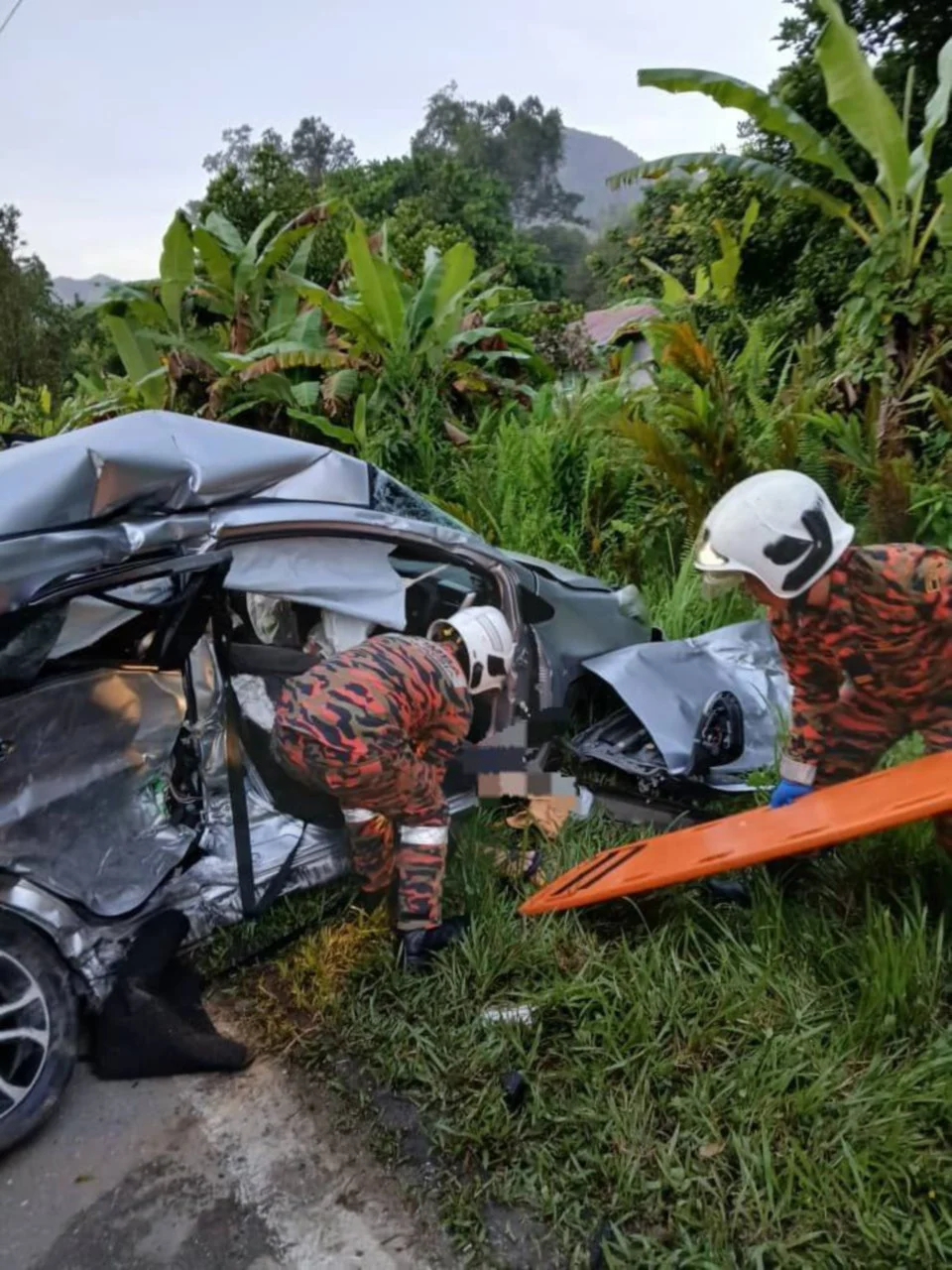 Dua maut nahas tiga kenderaan