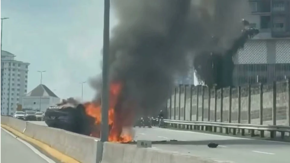 SUV terbakar, nahas babit 3 kenderaan di DUKE