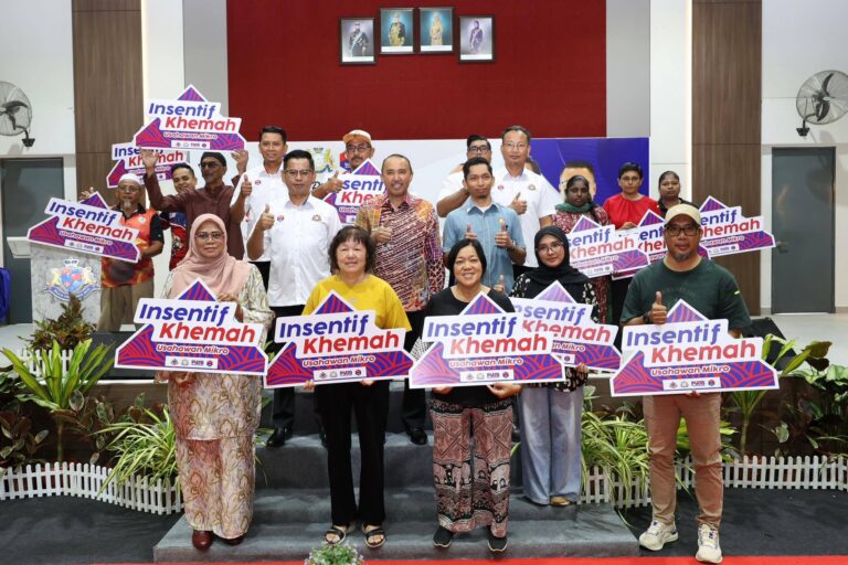 Kerajaan Negeri Johor Konsisten Perkasa Usahawan Mikro, 300 Peniaga Kulai Terima Insentif Khemah