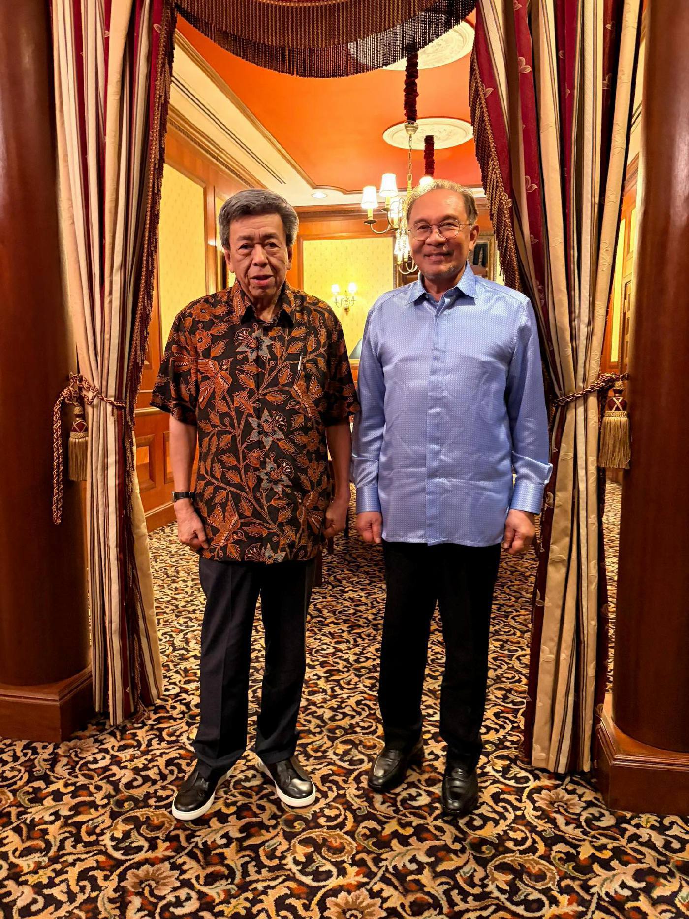 Selangor Sultan grants audience to Anwar